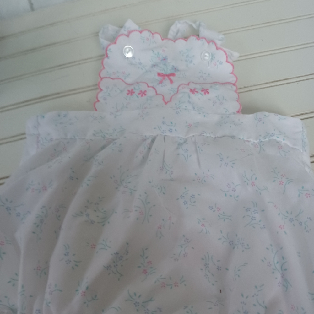 Vintage mayfair 80's 90's Baby Girl Floral Romper Sunsuit 12 m. Condition is pre